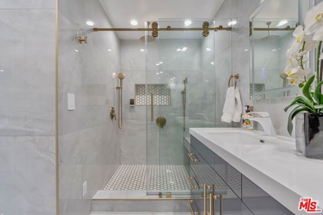 4854 Brewster Drive, Tarzana (los Angeles), CA 91356