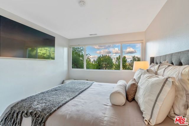 4854 Brewster Drive, Tarzana (los Angeles), CA 91356