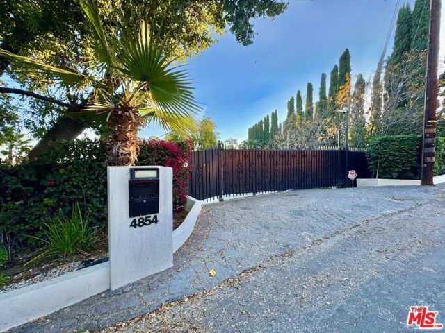 4854 Brewster Drive, Tarzana (los Angeles), CA 91356