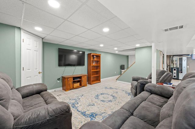 31 Terrace Avenue, Highland Heights, KY 41076