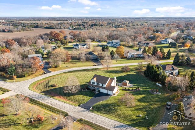 2303 Fox Bluff Lane, Spring Grove, IL 60081