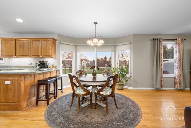 2303 Fox Bluff Lane, Spring Grove, IL 60081