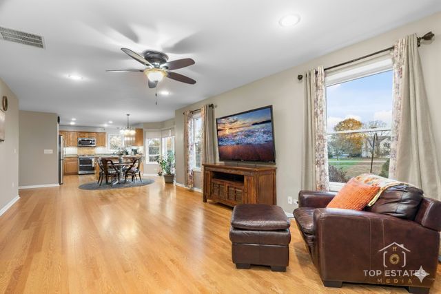 2303 Fox Bluff Lane, Spring Grove, IL 60081