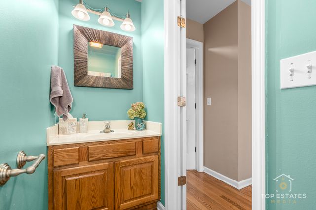 2303 Fox Bluff Lane, Spring Grove, IL 60081