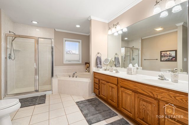 2303 Fox Bluff Lane, Spring Grove, IL 60081