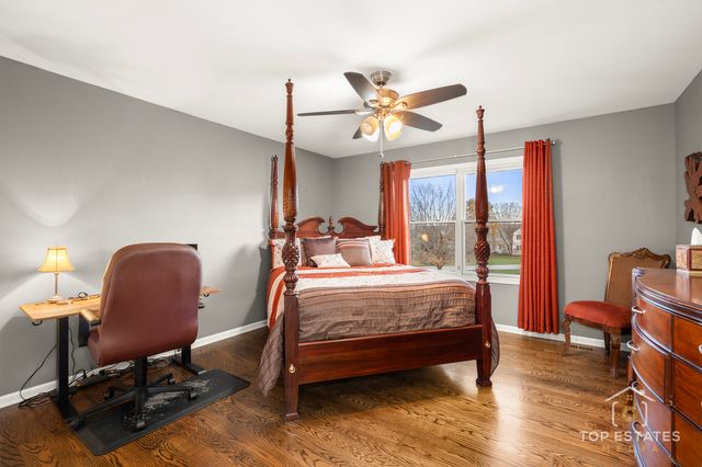 2303 Fox Bluff Lane, Spring Grove, IL 60081