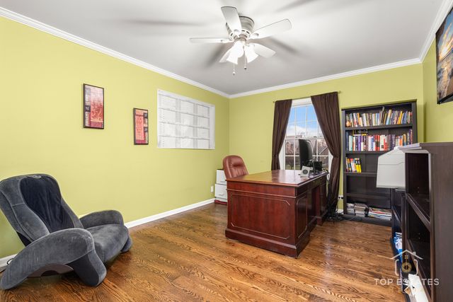 2303 Fox Bluff Lane, Spring Grove, IL 60081