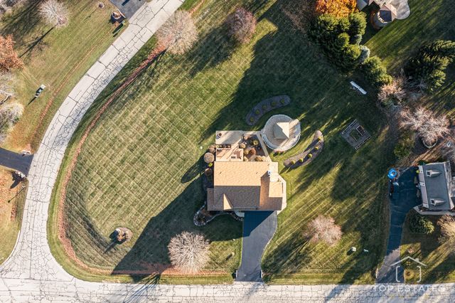 2303 Fox Bluff Lane, Spring Grove, IL 60081