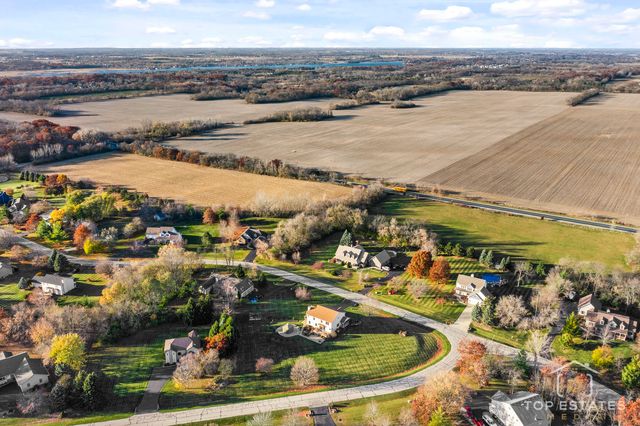 2303 Fox Bluff Lane, Spring Grove, IL 60081