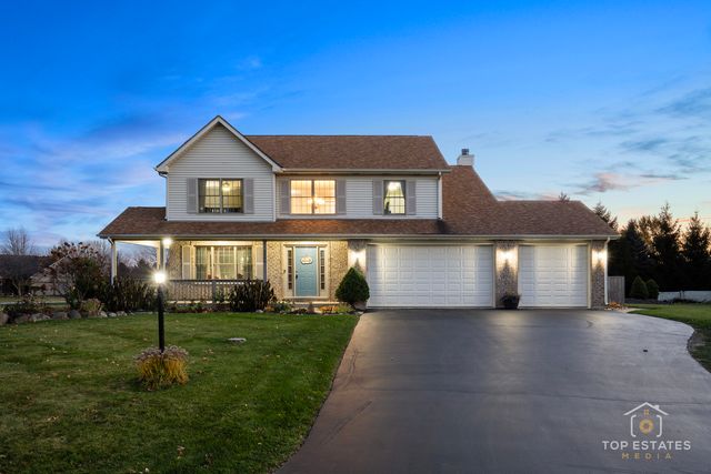 2303 Fox Bluff Lane, Spring Grove, IL 60081