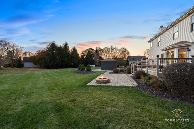 2303 Fox Bluff Lane, Spring Grove, IL 60081