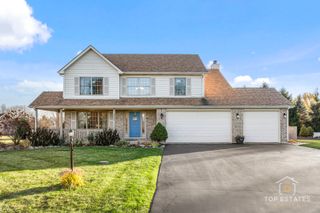 2303 Fox Bluff Lane, Spring Grove, IL 60081