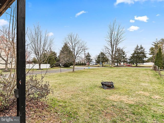 70 SANDYBROOK DR, Langhorne, PA 19047