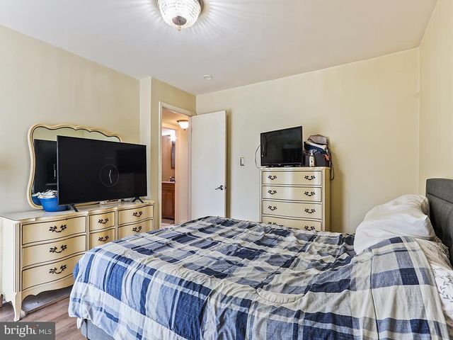 70 SANDYBROOK DR, Langhorne, PA 19047