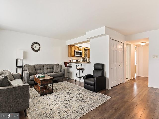 70 SANDYBROOK DR, Langhorne, PA 19047