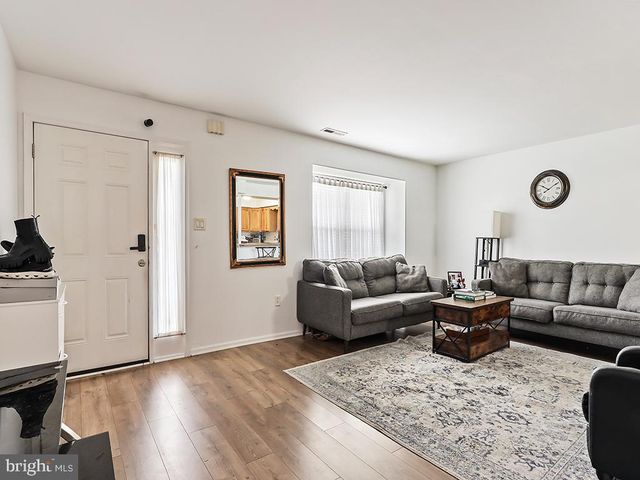 70 SANDYBROOK DR, Langhorne, PA 19047