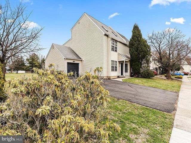 70 SANDYBROOK DR, Langhorne, PA 19047