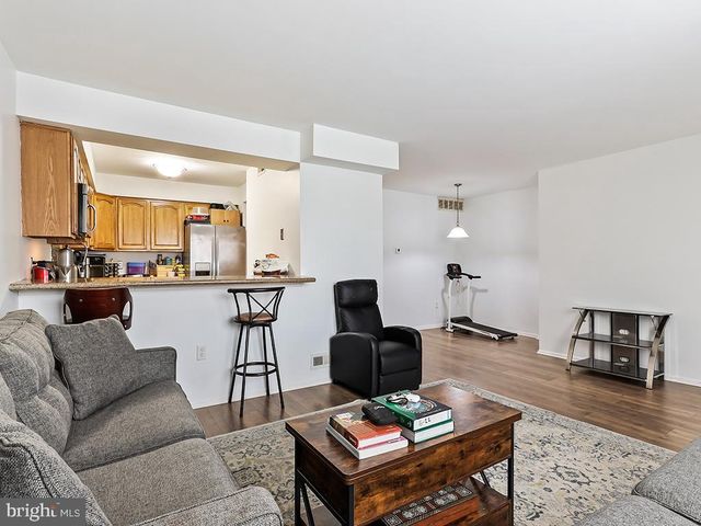 70 SANDYBROOK DR, Langhorne, PA 19047