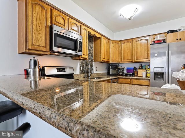 70 SANDYBROOK DR, Langhorne, PA 19047