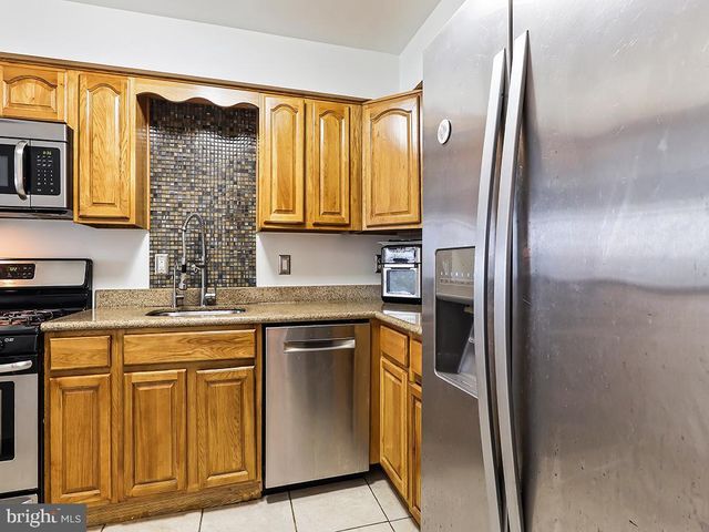 70 SANDYBROOK DR, Langhorne, PA 19047