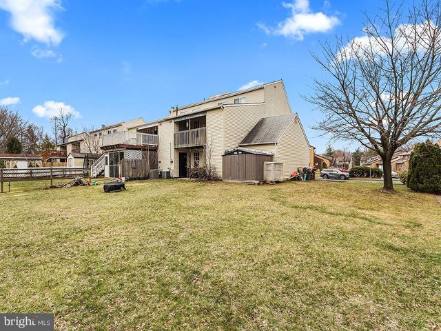 70 SANDYBROOK DR, Langhorne, PA 19047