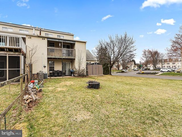 70 SANDYBROOK DR, Langhorne, PA 19047