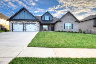 40 Glaze Farm Way, Johnson City, TN 37601