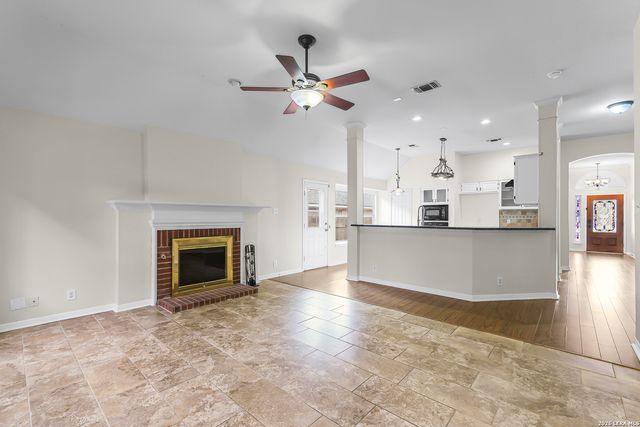 11 Bedford Oaks, San Antonio, TX 78254