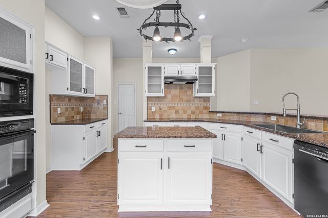 11 Bedford Oaks, San Antonio, TX 78254