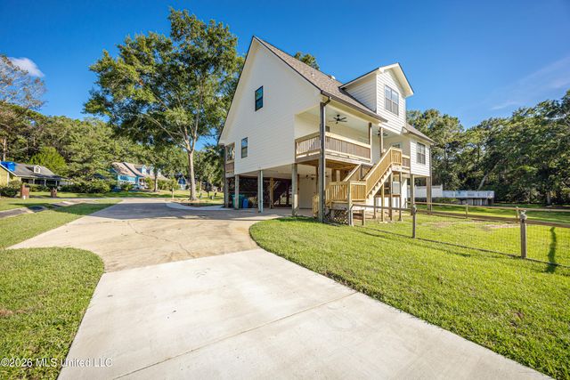 5513 Sioux Drive, Ocean Springs, MS 39564