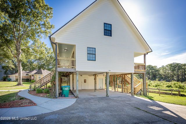 5513 Sioux Drive, Ocean Springs, MS 39564