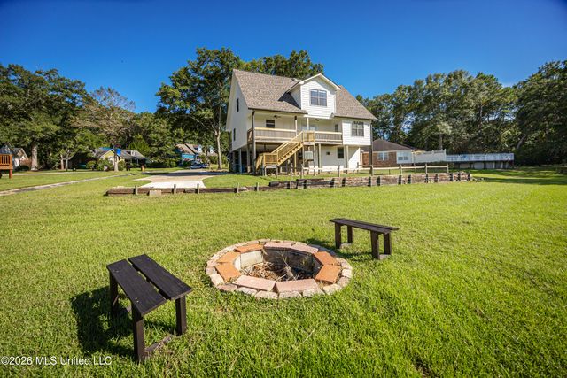 5513 Sioux Drive, Ocean Springs, MS 39564