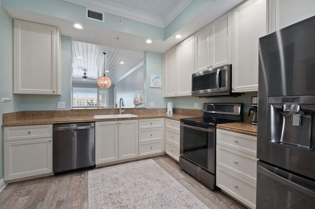 9 Harbour Isle Drive E 305, Hutchinson Island, FL 34949