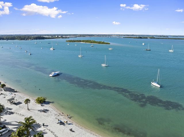 9 Harbour Isle Drive E 305, Hutchinson Island, FL 34949