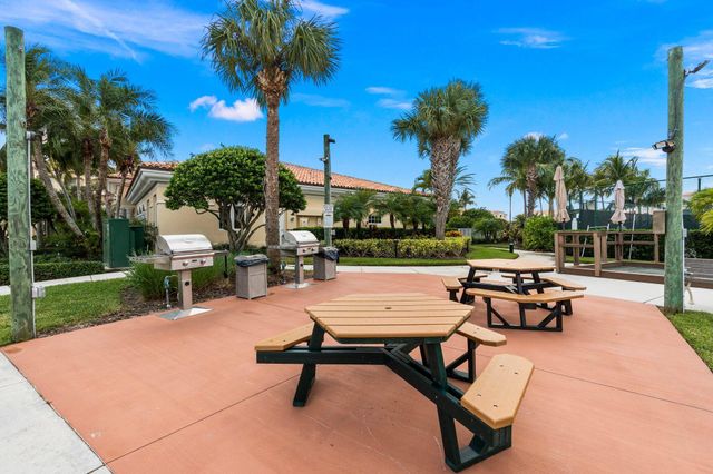 9 Harbour Isle Drive E 305, Hutchinson Island, FL 34949