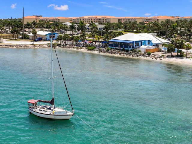 9 Harbour Isle Drive E 305, Hutchinson Island, FL 34949