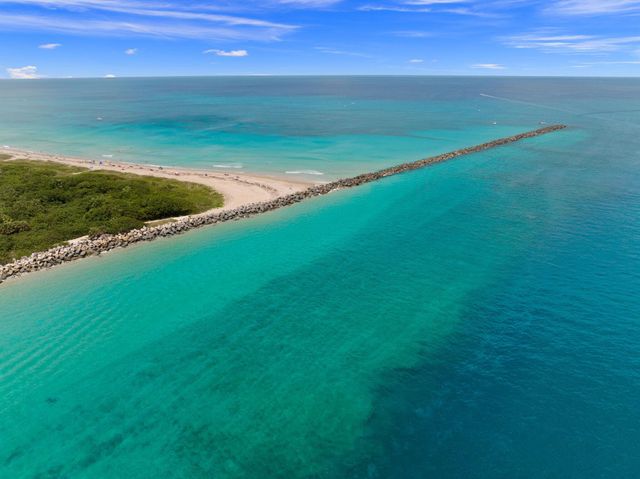 9 Harbour Isle Drive E 305, Hutchinson Island, FL 34949