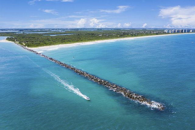 9 Harbour Isle Drive E 305, Hutchinson Island, FL 34949