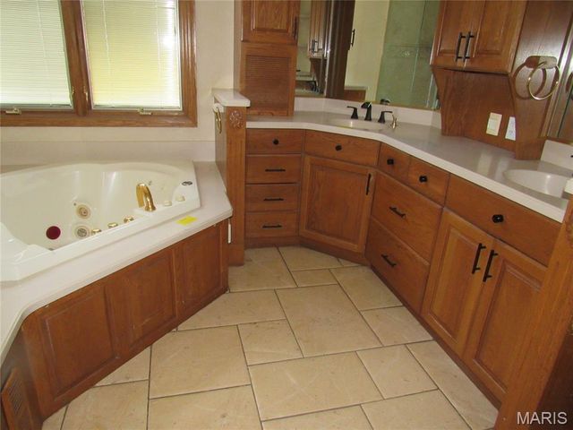 1062 Patience Drive, Florissant, MO 63034