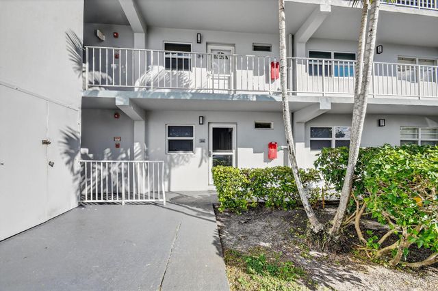 2400 NE 1st Lane 102, Boynton Beach, FL 33435