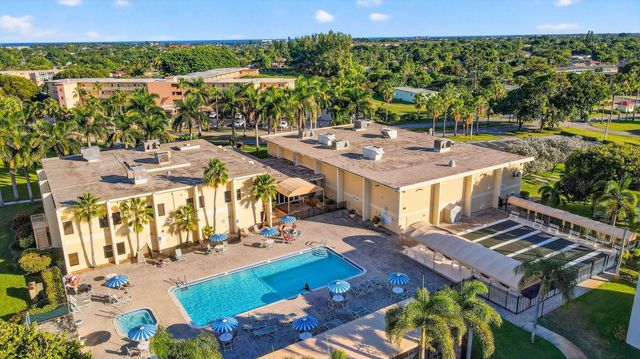 2400 NE 1st Lane 102, Boynton Beach, FL 33435