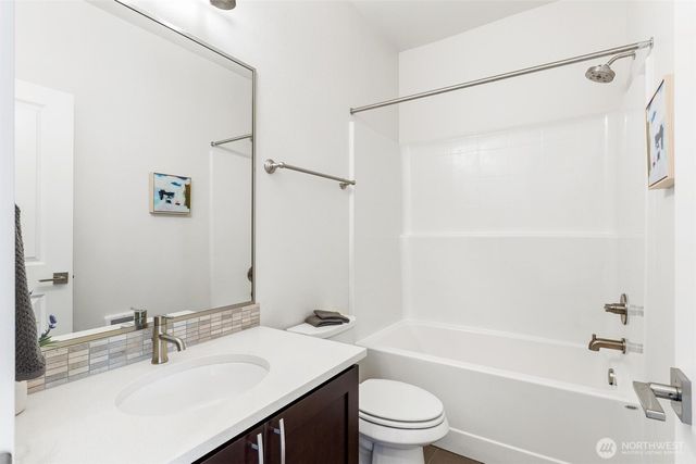 966 6th Avenue NE, Issaquah, WA 98029