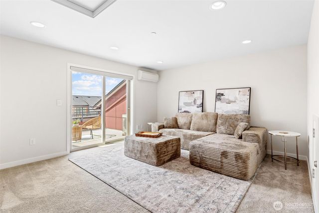 966 6th Avenue NE, Issaquah, WA 98029