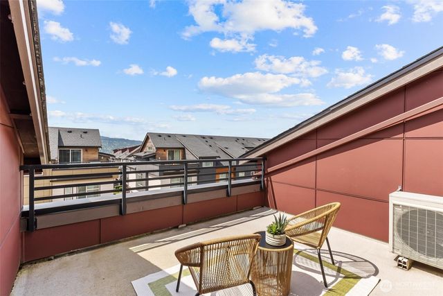 966 6th Avenue NE, Issaquah, WA 98029