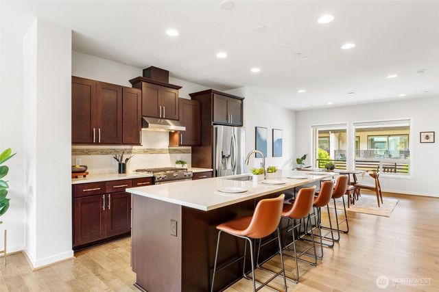 966 6th Avenue NE, Issaquah, WA 98029