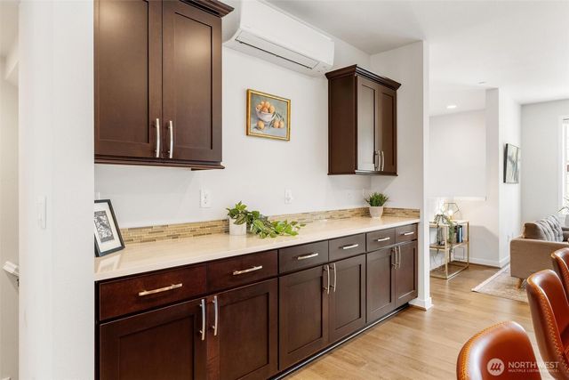 966 6th Avenue NE, Issaquah, WA 98029