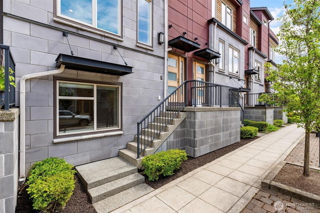 966 6th Avenue NE, Issaquah, WA 98029