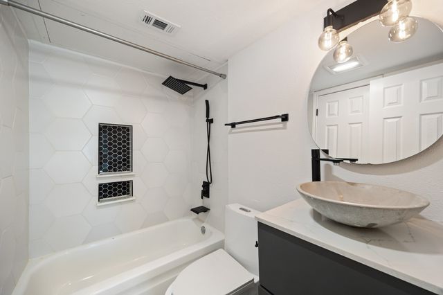 9801 Royal Lane 701, Dallas, TX 75231