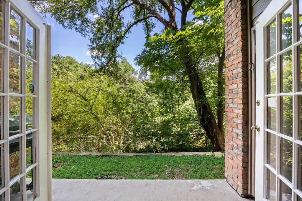 9801 Royal Lane 701, Dallas, TX 75231