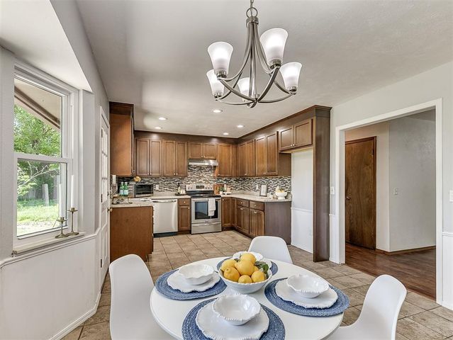 1537 Kingsgate Road, Oklahoma City, OK 73159